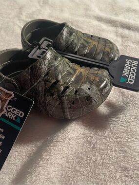 Rugged Shark Real Tree Edge Clogs Toddler Size 5 New With Tags